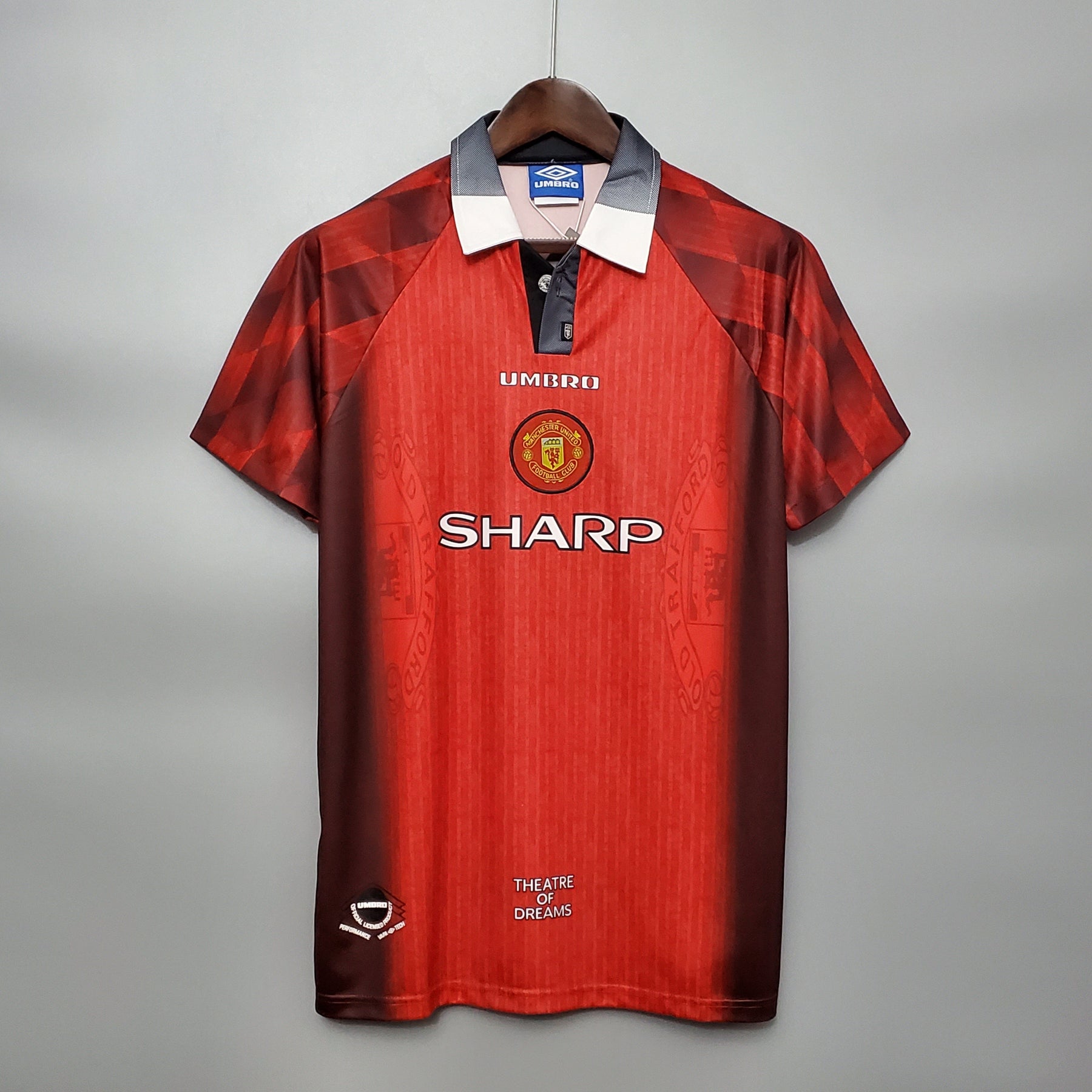 Retro de la casa del Manchester United de 1996 