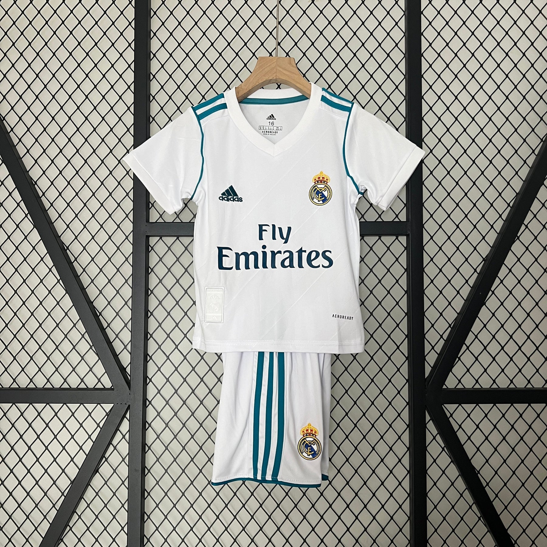 Kit infantil Real Madrid local 17/18 retro 