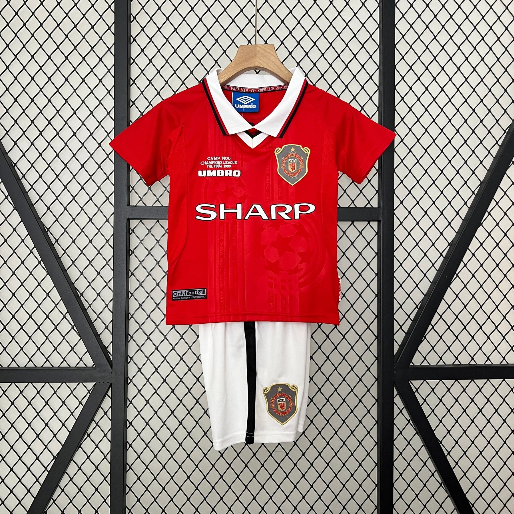 Kit infantil Manchester United local 99/00 retro