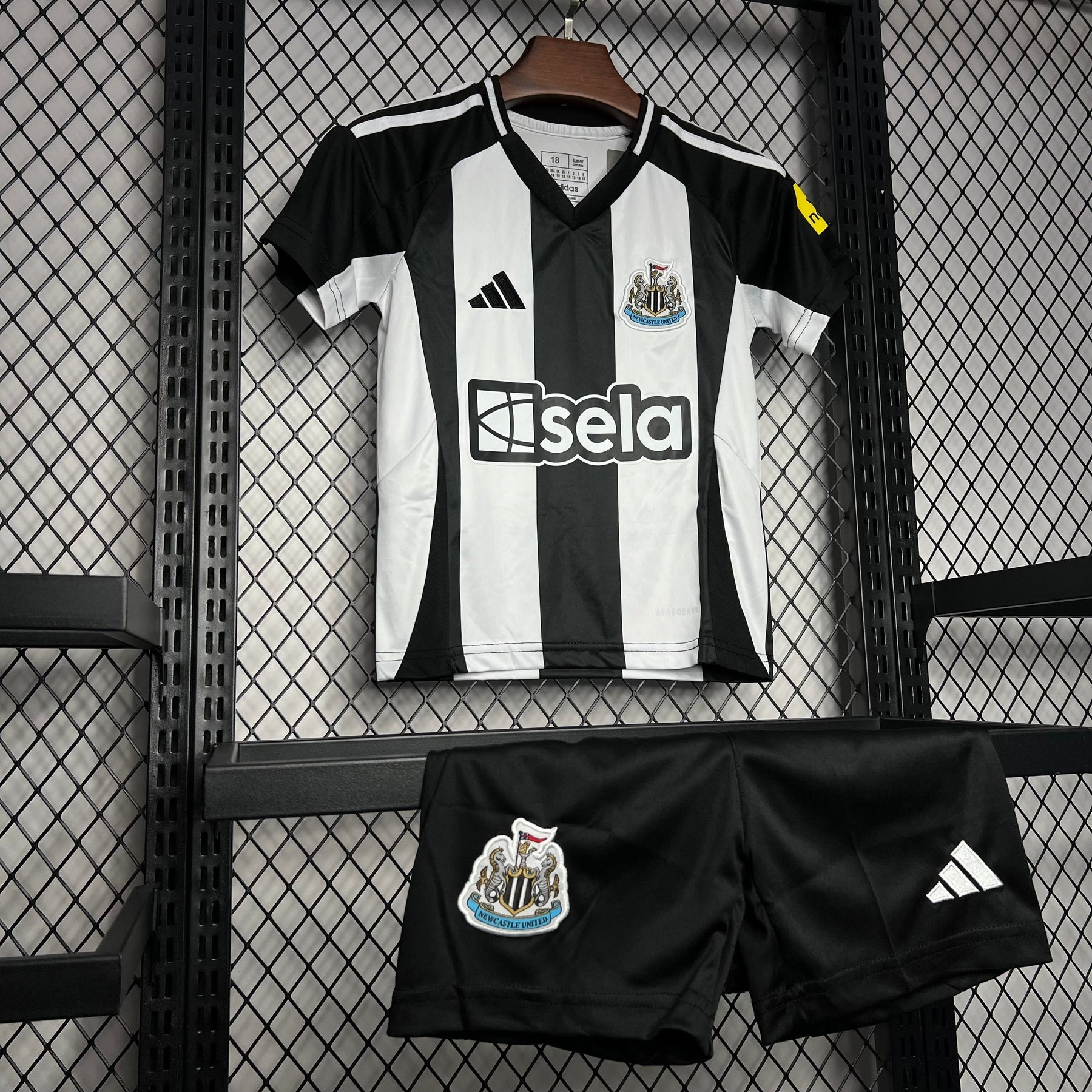 Kit infantil Newcastle local 24/25 