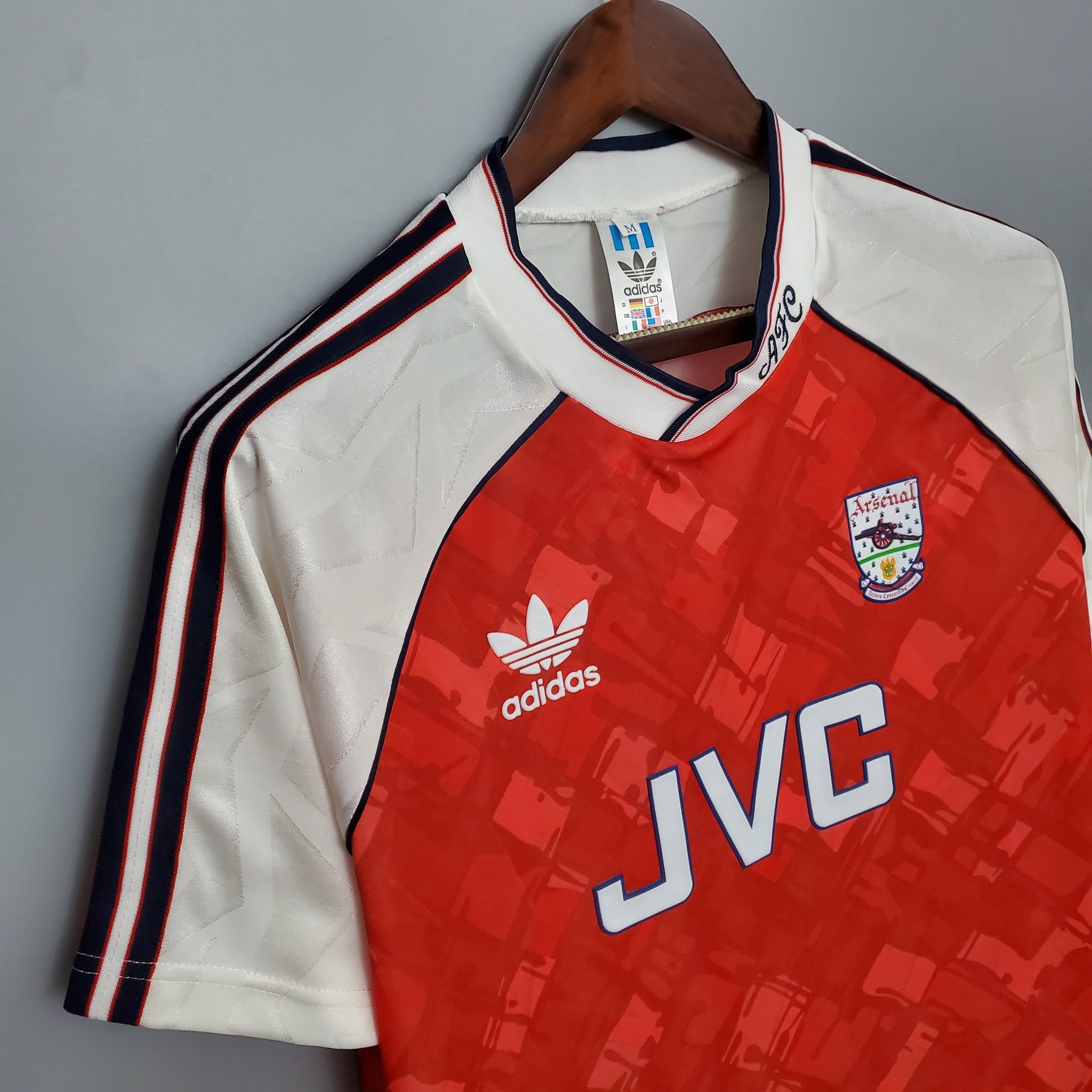 Retro de local del Arsenal 90/92 