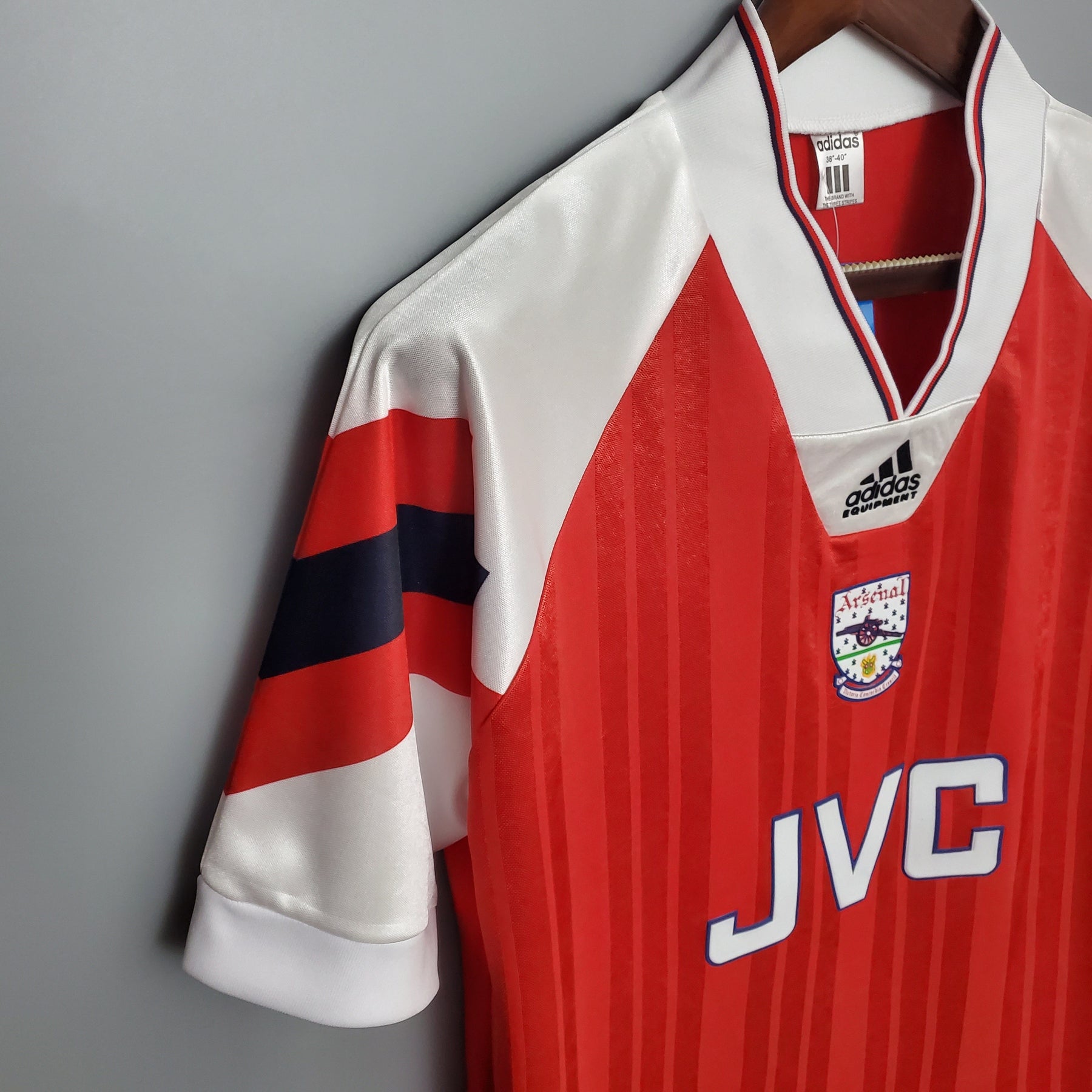 Retro de local del Arsenal 92/93 