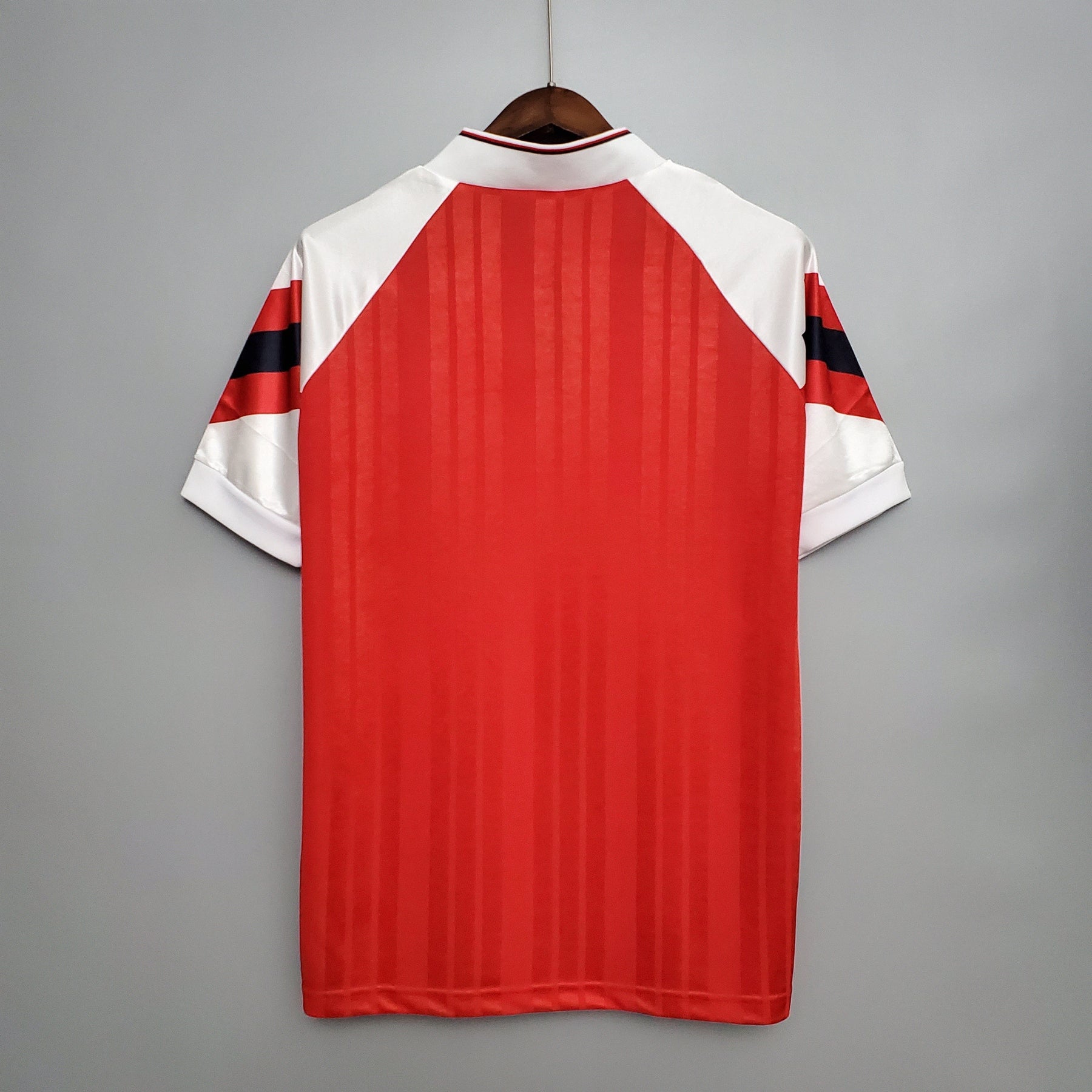 Retro de local del Arsenal 92/93 