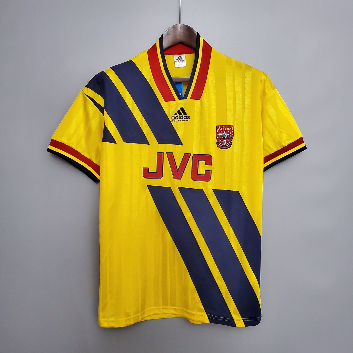 Retro de local del Arsenal 93/94 