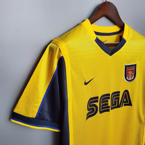 Retro de local del Arsenal 99/00 