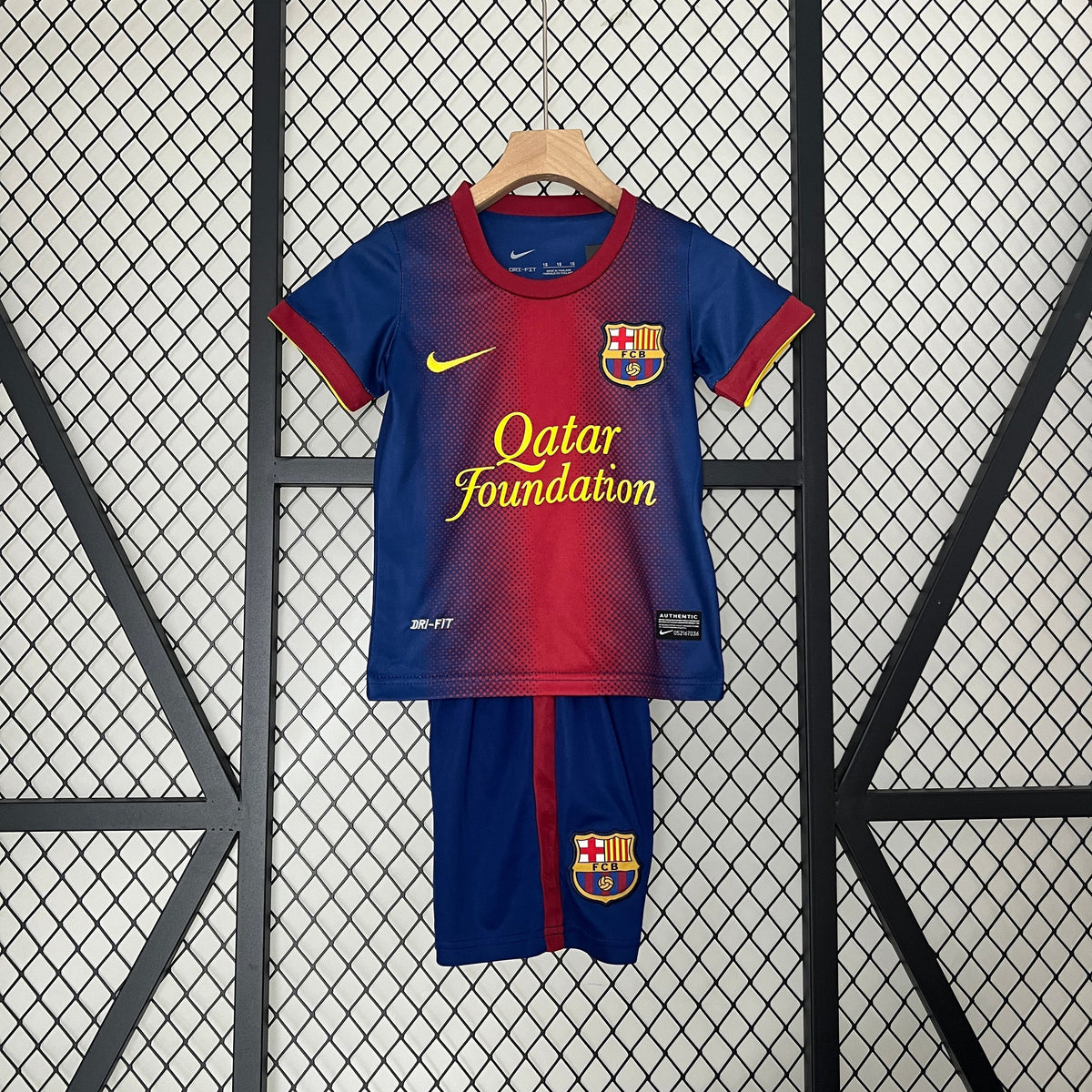 Kit infantil Barcelona local 12/13 retro 