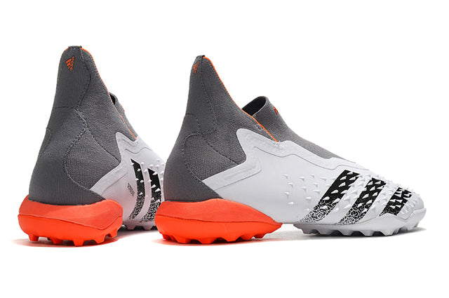 Botas de fútbol de caña alta Predator Freak+ FG en gris, blanco y naranja